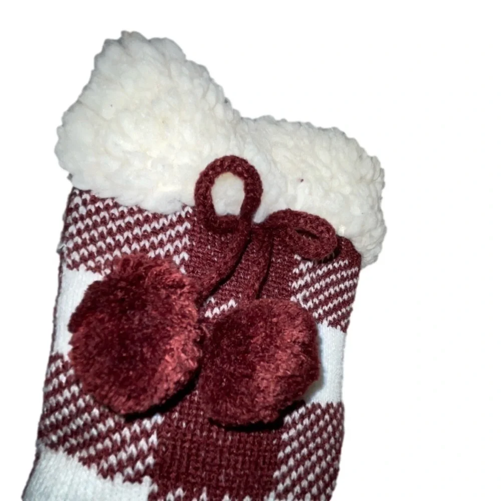 Bass Pro Shops Red Plaid Comfy Checkered Natural Reflections w. Pom Poms Fluffy